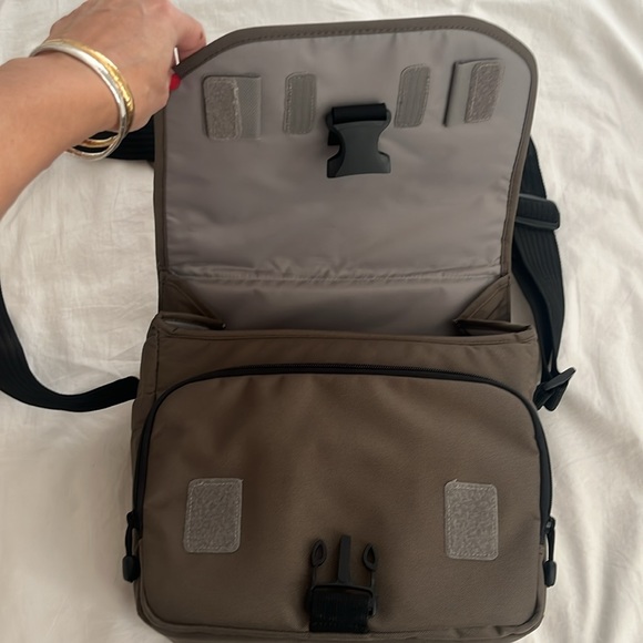 Lowepro camera bag - Picture 2 of 5